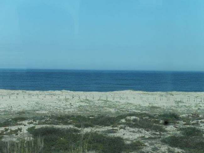 ポルトが近づくと海が見えてきた<br /><br />大西洋ですよね☆<br /><br />昨日に引き続きテンション上がるわ〜