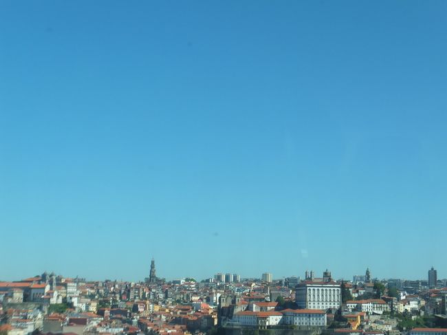 これは電車から見えたもの<br /><br />ぬぉぉ〜<br /><br />もうすぐポルト到着♪