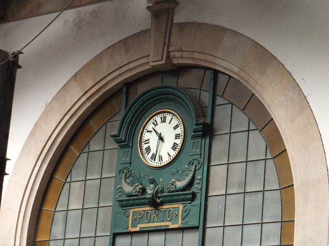 時計の下に「PORTO」の文字<br /><br />はるばる来たぜぃ