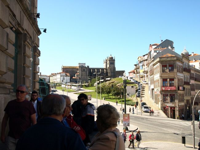 それではお散歩START！<br /><br />奥に見えるカテドラルを目指す