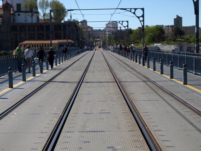 反対側<br /><br />みんな時々線路を渡り写真を撮る<br /><br />自己責任です