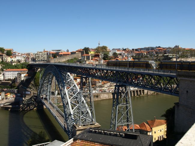通ってきた橋はドン・ルイス１世橋というそうだ<br /><br />１８８６年に建造された、かっくいー橋(^^)