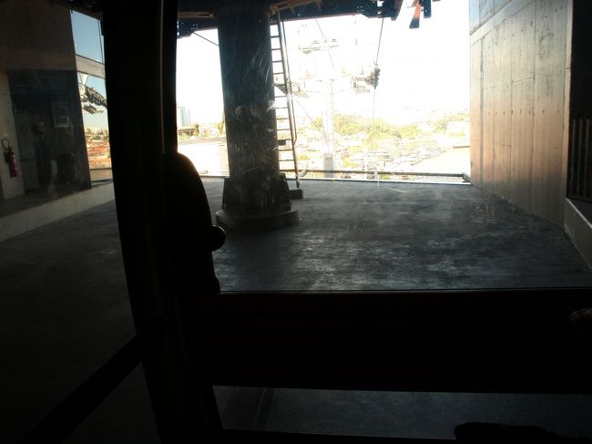 さて、ここからロープウェーを使って川辺まで降りてみようと思う<br /><br />登ってくる自信が全くないんで、ロープウェーは往復を買う<br /><br />一人往復で８ユーロ