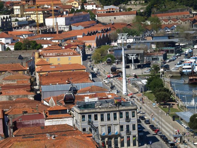 渋滞してる<br /><br />昨日のシントラもすっごい渋滞だったナ　と思い出す(￣д￣)