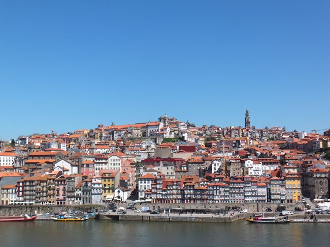 それにしても<br /><br />これから川沿いでゴハン食べて、塔のところまで果たして登れるんだろうか