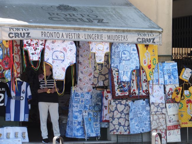 エプロン屋さん<br /><br />このエプロンの型が有名なんだよね<br /><br />かわいいー<br /><br />買わなかったことをとても後悔している(T_T)