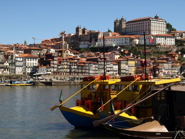 観光船にもいっぱい人が乗り込んでいた