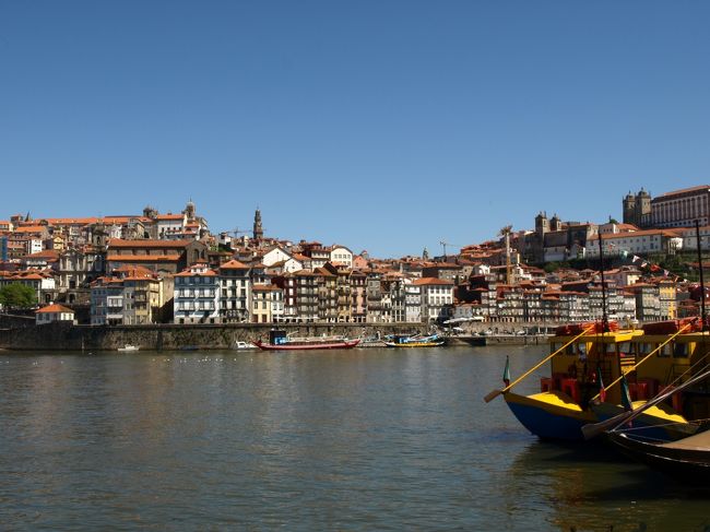 ところで、、、<br /><br />どうしようかな<br /><br />平らなところはあまり見るところがないな・・・<br /><br />坂道は登るのがな・・・