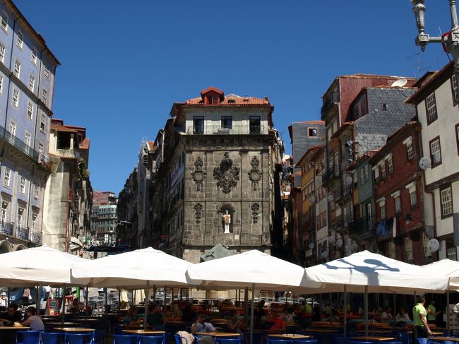 ところで、行きたいお店が１２時過ぎても開かないんだよね<br /><br />おそらく１２時半だろうナ<br /><br />でもあと３０分を待つのはしんどいよ・・暑いし、休憩もしたい！<br /><br />というわけで、こちらのお店に入ってみる