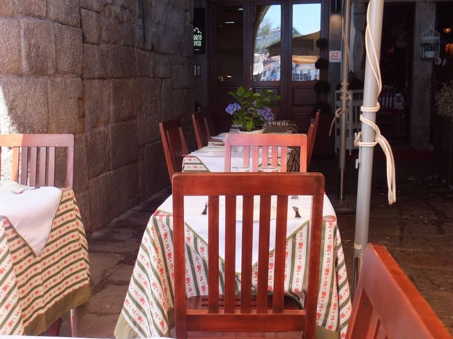 かわいいテーブルクロスのお店<br /><br />店員さんもキビキビで、感じイイー<br /><br />まだお客が少なかったので、オーダーしたものが早く来たのもよかったね