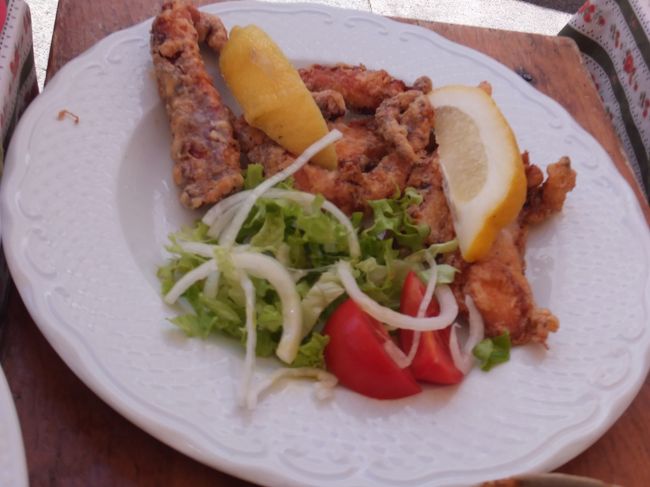 あっタコの天ぷら!?<br /><br />しまったオーダー間違えたよ<br /><br />ほんまはタコとじゃがの料理を食べたかったのにナ