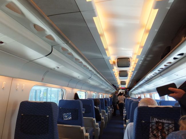 なんとか一本前に乗れた（汗）<br /><br />帰りもまぁまぁ埋まっていた