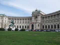 Hofburg（ホーフブルク宮殿）

ツアーはここで一旦解散になり、自由行動になります。