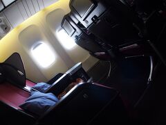 ●ＪＡＬ００４ １８：２５〜１８：２０（成田発―ＮＹ着）

空港はガラガラに見えたが、飛行機は超満員。ビジネスのグレードアップも叶わず、プレミアエコノミーで１３時間の旅。まあ、日中の移動（寝る必要が無い）なので没問題！