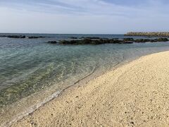 朝食前に赤崎海岸をお散歩です。今日は天気が良くなりそうです。