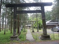 慈光寺から東へ10kmほど嵐山町鎌形の八幡神社に．
創建は8世紀末，主祭神は誉田別尊･比売大神･神功皇后．
この界隈で生まれた木曽義仲の産湯と伝わる清水が境内に今も湧いている．