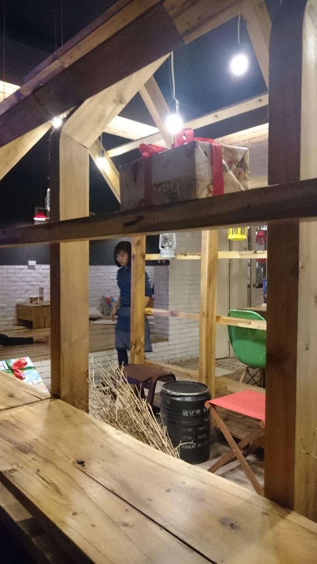 カフェ内。<br />お洒落で、フリーwifiが使えます。<br />のんびりお茶をしてからホテルに帰って就寝。