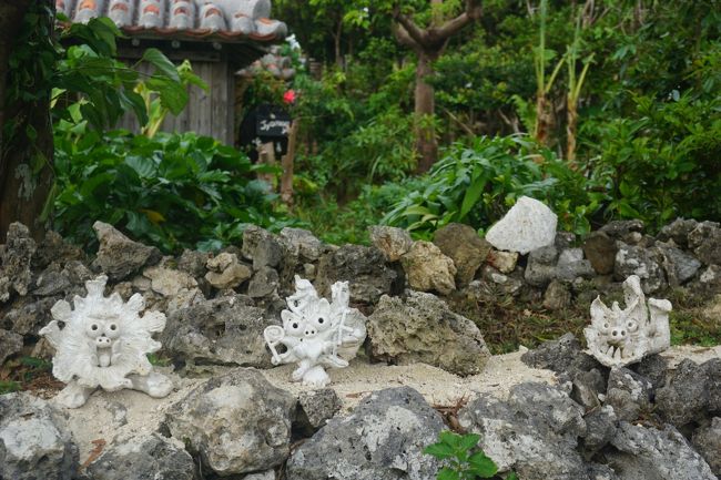 白シーサーかわいい。色んな表情！<br />このお店入ってみたかったな。