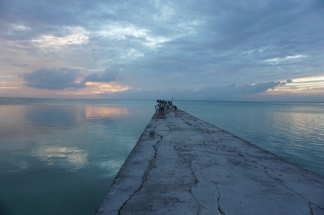海に続いていく。
