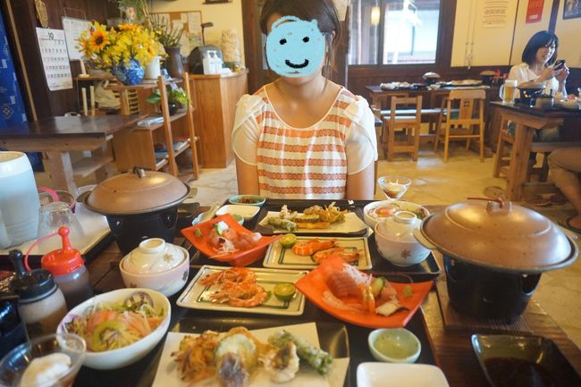 島を散歩した後、宿で夕食。<br />色々種類があっておいしそう(^o^)