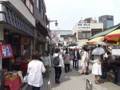 やってきました、門前仲町。 まずはお不動さんへ。 
