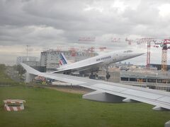 シャルルドゴール空港に着陸しました。

空港内には、かつて運航されていた超音速旅客機・コンコルドの実物か実物大模型が展示されていました。
