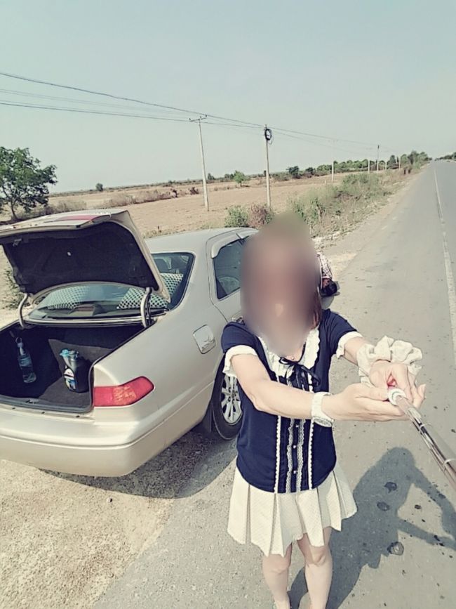 なんか、トランクから出して運転手さん自分で修理してたょ。