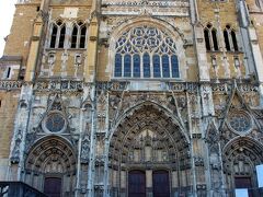 　７月28日(火)　ヴィエンヌ　ローヌ・アルプ
　Cathedrale Saint-Maurice

　おはようございます・・・「サン・モーリス大聖堂」・・・「ヴィエンヌ」は、中世には「聖なる都」と言われたのだとか・・・1311年には「公会議」がこの地で行われ、テンプル騎士団の解散が決定されたのだそうです・・・有名な、教皇の「アビニョン捕囚」の時代(1309年〜1377年)ですね・・・フランス王・フィリップ四世に、無理やり決議させれられたとか・・・