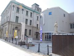 
みなとつるが山車会館

敦賀まつりで巡行する勇壮華麗な山車６基を収納、そのうち３基を展示しています。