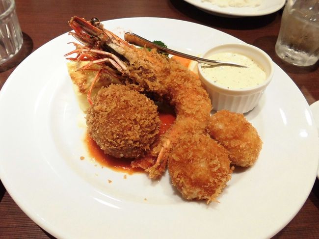 　大好きなコロッケとエビフライ、ホタテフライのミックスフライランチです。ご飯とサラダ、珈琲もつけました。