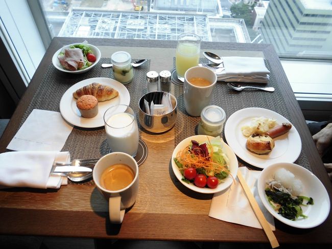 　朝食もラウンジでいただきました。レストランでも食べられますが、ラウンジの雰囲気が好きなのでこちらでゆっくりいただきます。ヒルトンのパンがとても好きです。