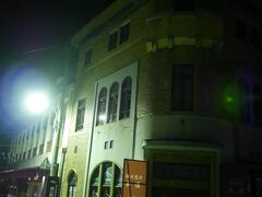 深川製磁本店。
レトロな建物で、一級品はもう芸術。
母が大好きだったので私も大好きに。
あ、ちなみに我が家も母も基本的に一級品は眺め愛でるもの。
二級品はばんばん使うもの。です(#^^#)