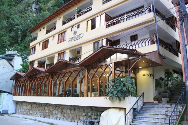 ここは昨晩夕食をいただいたレストランです。<br />昨日は暗くてわかりませんでしたが、ホテルもやっているようです。