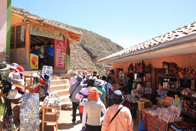 ここがマラスの塩田入口です。<br />ここも高所なのでゆっくりと歩きます。