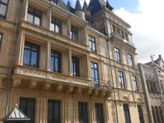 大公宮殿。ルクセンブルグは「大公国」なので王宮ではありませんね。
小国なので宮殿も小さめ。