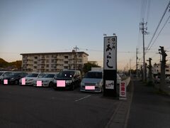 船を降りてすぐに夜ご飯に向かいました☆彡
『あらし』で食べました。
http://tabelog.com/tokushima/A3601/A360102/36000020/
ここは、ウエイティングシートに名前とクルマの番号を書き駐車場で順番を待つことができます。