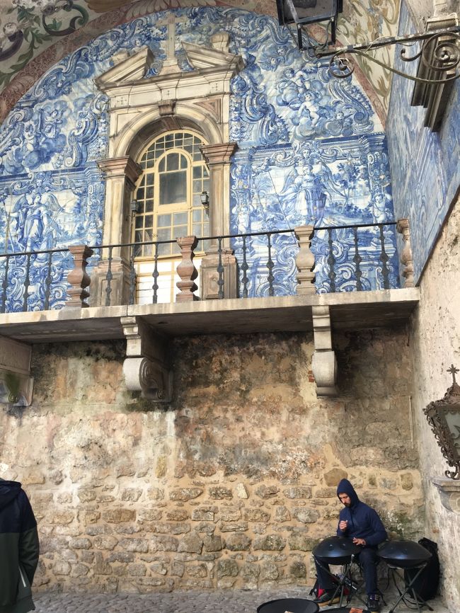 1時間弱でオビドスに到着。門のところにあったアズレージョ。