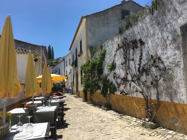 メイン通りはけっこう人がいっぱいだけど、一本脇に入ると、レストランも空いてるみたい。