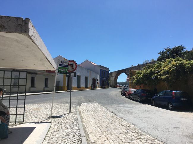 14時45分のバスで戻ります。まだ30分以上あるけど、バス停にはベンチもあるし、のんびり座って待つことに。