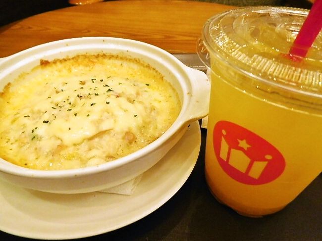 コーヒー店だけどドリアなどが食べられます。<br />チキンリゾット鶏の味が染みてておいしかった。<br />ハルラボンジュースでさっぱり