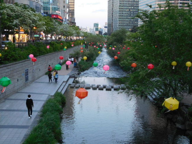 7日の夜にはパレードもあったのですがミュージカル行ったので<br />清渓川の伝統灯展示会に行きました。<br />今年は5月6日〜15日。<br />まだちょっと早かったな。