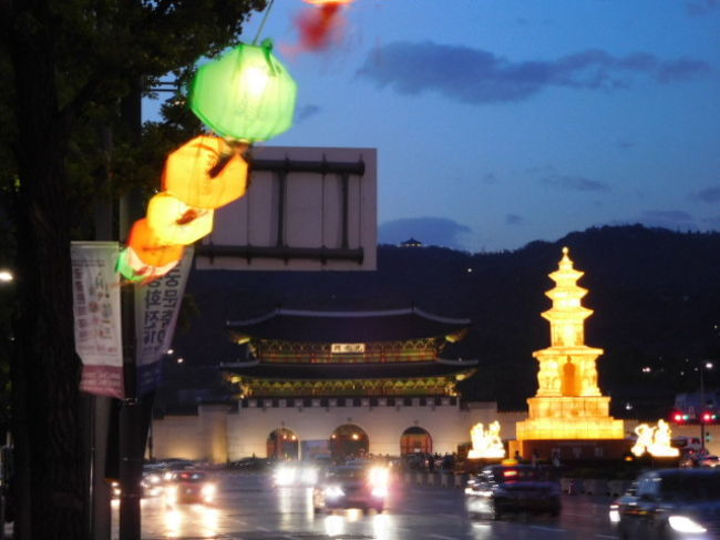 5〜8日は4大古宮と宗廟、朝鮮王陵の入場料が無料。<br />（昌徳宮後苑と夜間特別観覧は対象外）<br />景福宮、昌慶宮では夜間特別観覧があったので<br />翌日夜の景福宮行きます。