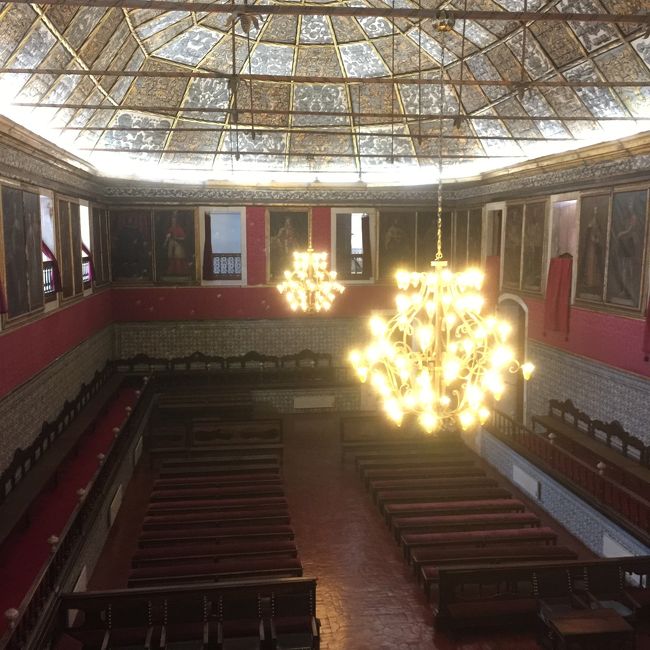 帽子の間  歴代国王の肖像画がかざられている。<br />元宮廷広間だったが現在は大学の学位授与式に使われている。