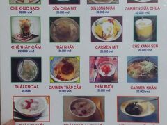 劇場前でスイーツ。