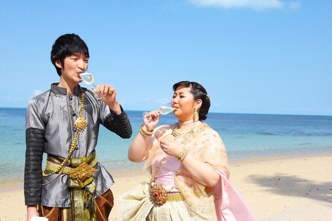 美味そうに呑んでます<br />この旅の主役はあんたら二人ですよ<br />(^_-)-☆<br />アマサンはプランナー兼、現地で会話できない添乗員兼、スポンサーでした。<br />ほんと忙しく気を遣う旅でしたな(笑)<br />でも、素敵なスタッフに、そしてサムイに包まれた旅に感謝でした。