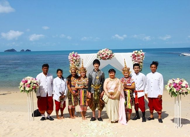 暑い中頑張って、神々へ奉納演舞してくれたスタッフと記念撮影