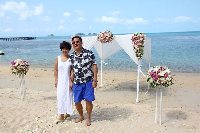 式典終了後<br />ホテルで挨拶交わしていた中国の御夫婦<br />飛び入りの記念撮影<br />古典舞踊も有り、浜辺ではギャラリーの輪ができました。