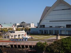 フェリーから水族館が良く見えます