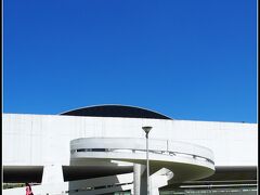 Rua Marechal Hermes 999 Curitiba

火曜日〜日曜日　10:00〜18:00　OPEN