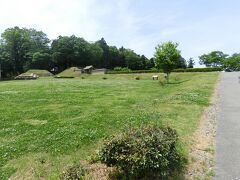 越生、ときがわ、小川と八高線に沿って行き、
北条祭りの戦いの実演開始の1時間ほど前に
行きましたが、駐車場はかなり一杯で、
鉢形城公園の八高線寄りなので、ちょっと離れており
玉淀河原までは20分ほどもかかりそうです。